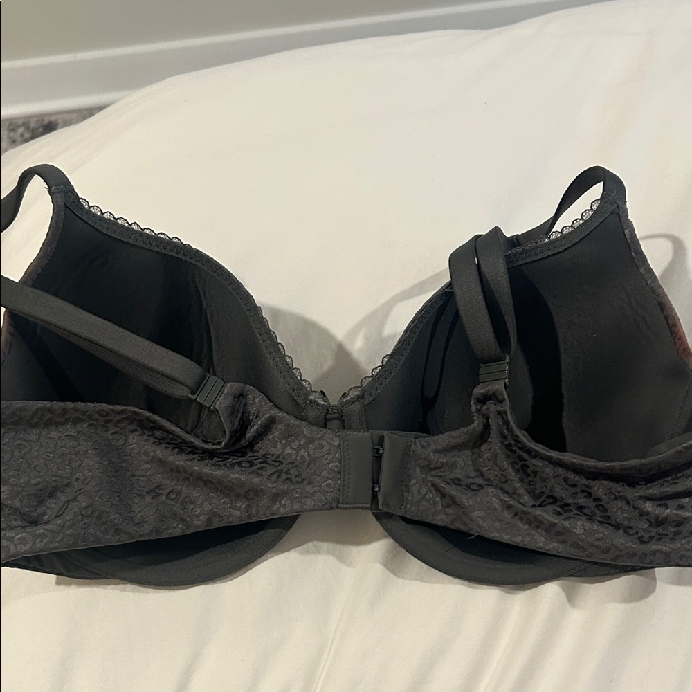 Victoria's Secret Black Leopard Print Bra - Picture 4 of 5